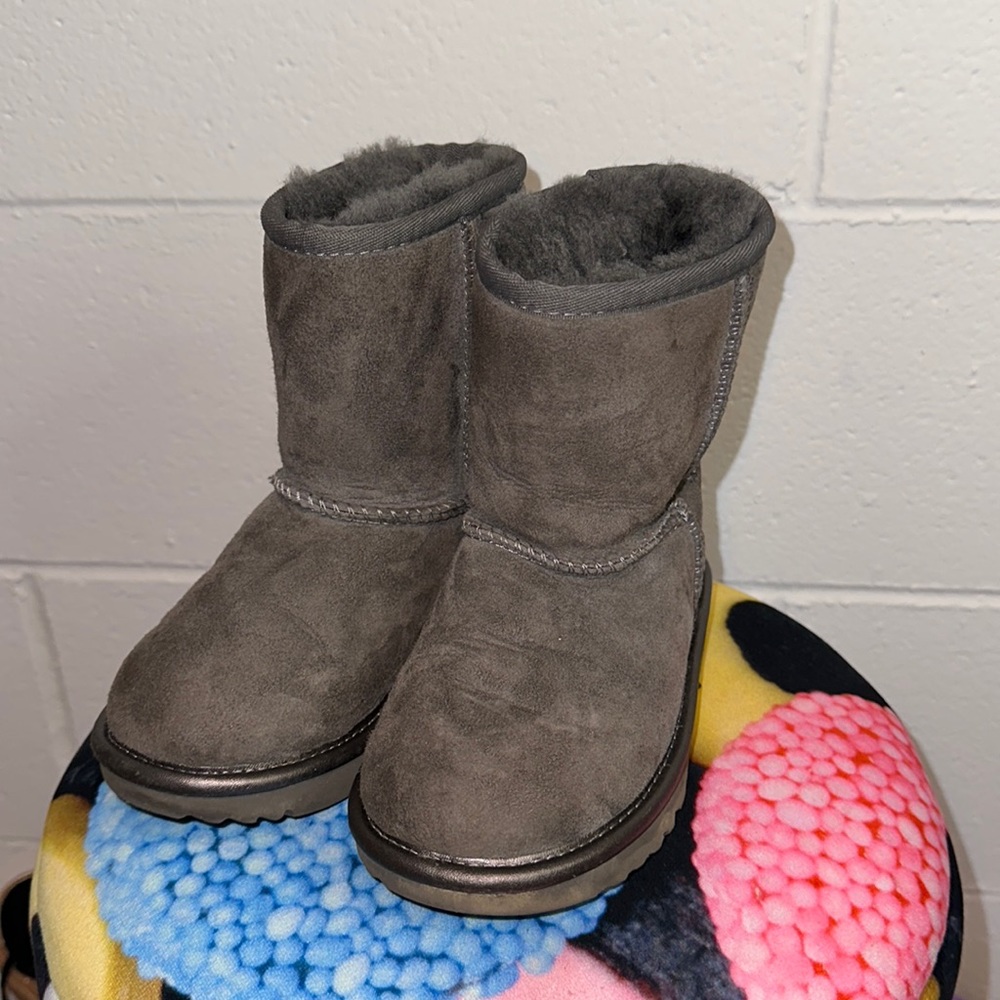 Toddler Gray ugg boot size 10